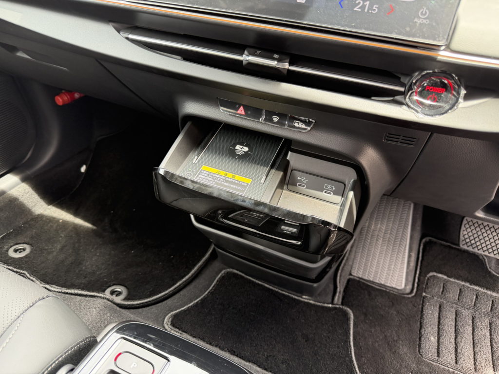 ホンダ INSIGHT ワイヤレス充電